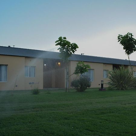 Las Catalpas Macachin  Exterior photo