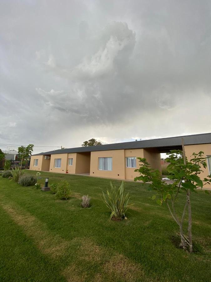 Las Catalpas Macachin  Exterior photo