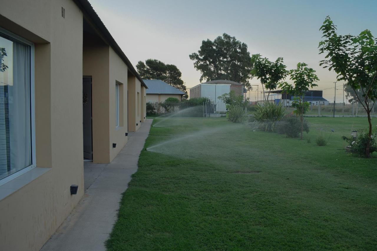 Las Catalpas Macachin  Exterior photo