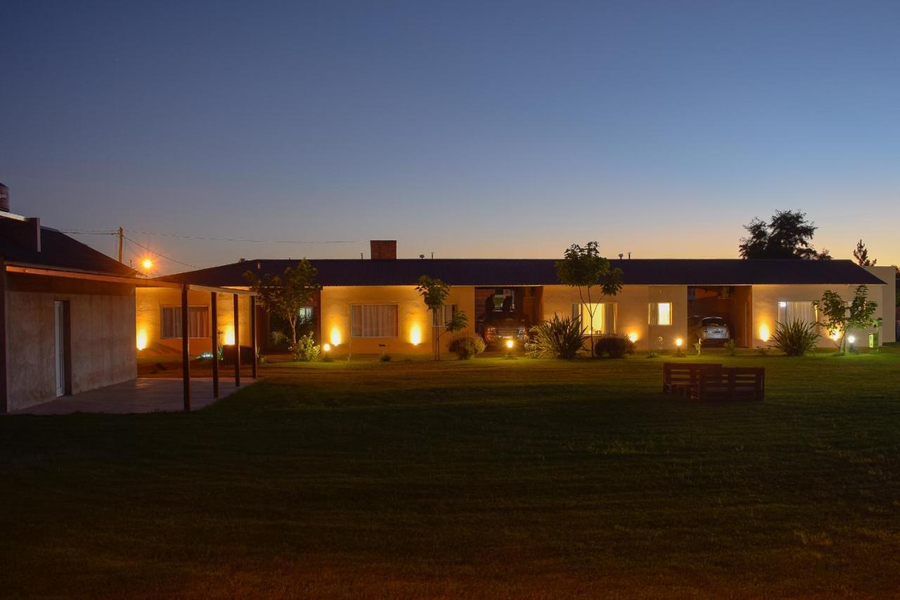 Las Catalpas Macachin  Exterior photo